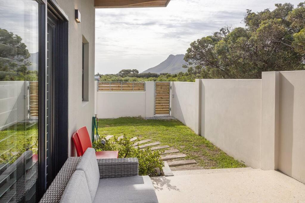 Mountain And Sea Cottage Hermanus Exteriör bild